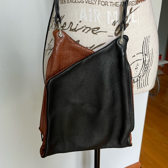 Thomas Leathers Dual-Sided Crossbody Bag - Picture 3 of 12